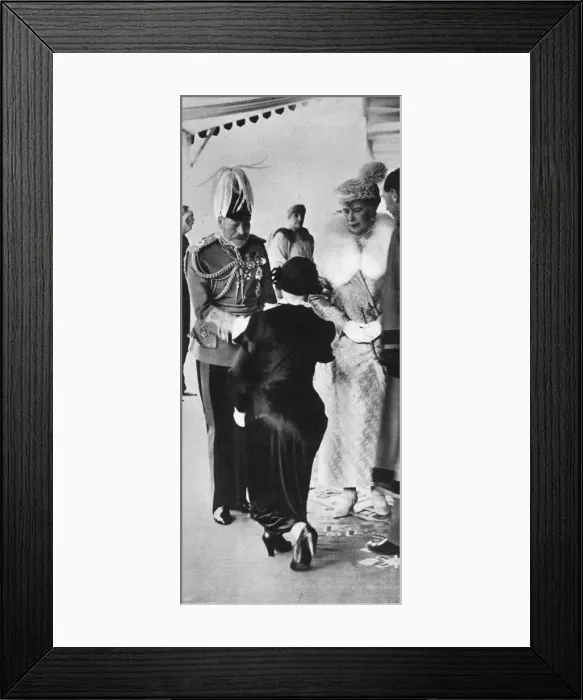 Framed Print : West London mayors and mayoresses presented to the king, Kensington, 1935, (1936) Framed Print : West London mayors and mayoresses presented to the king, Kensington, 1935, (1936)