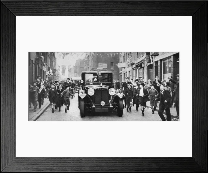 Framed Print : King George Vs last visit to the East End, London, c1930s Framed Print : King George Vs last visit to the East End, London, c1930s