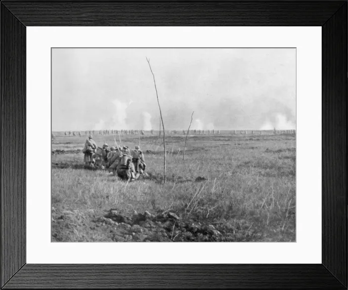 Framed Print : Troops attacking enemy trenches, Chemin des Dames, France, First World War, 5 May 1917 Framed Print : Troops attacking enemy trenches, Chemin des Dames, France, First World War, 5 May 1917
