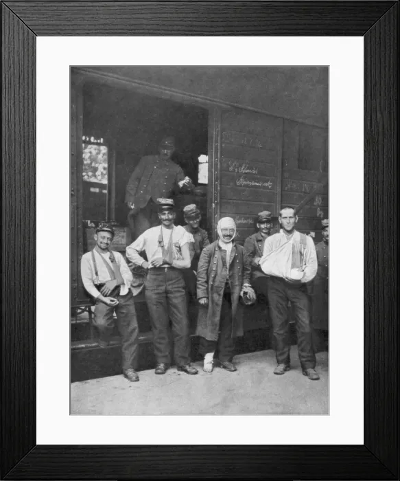 Framed Print : Wounded French soldiers on the way to hospital by train France, 1914 Framed Print : Wounded French soldiers on the way to hospital by train France, 1914