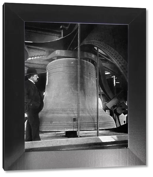 Bell in the tower of Big Ben, Palace of Westminster, London, c1905