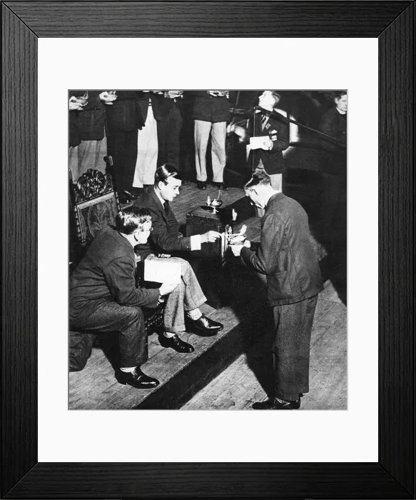 Framed Print : King Edward VIII as the patron of TOC H lighting lamps of remembrance, Westminster, 1936 Framed Print : King Edward VIII as the patron of TOC H lighting lamps of remembrance, Westminster, 1936