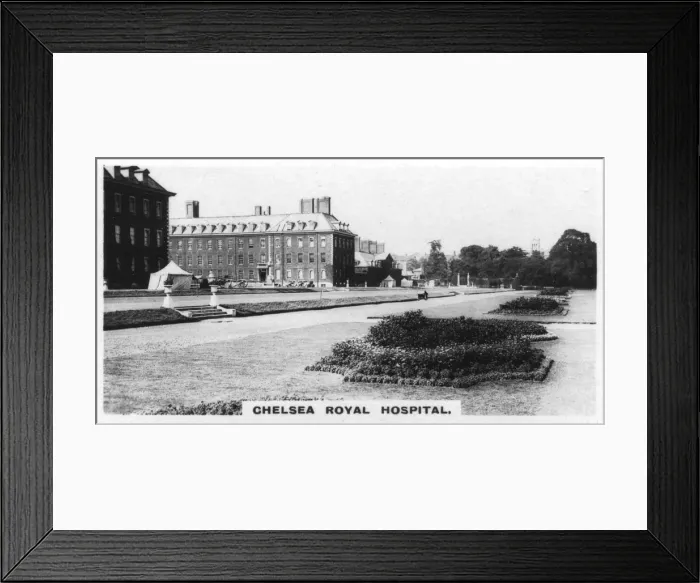 Framed Print : Chelsea Royal Hospital, London, c1920s Framed Print : Chelsea Royal Hospital, London, c1920s