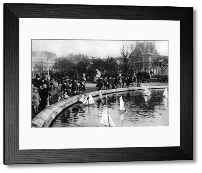 Framed Print : Toy boats at the Tuileries Gardens, Paris, 1931. Artist: Ernest Flammarion Framed Print : Toy boats at the Tuileries Gardens, Paris, 1931. Artist: Ernest Flammarion