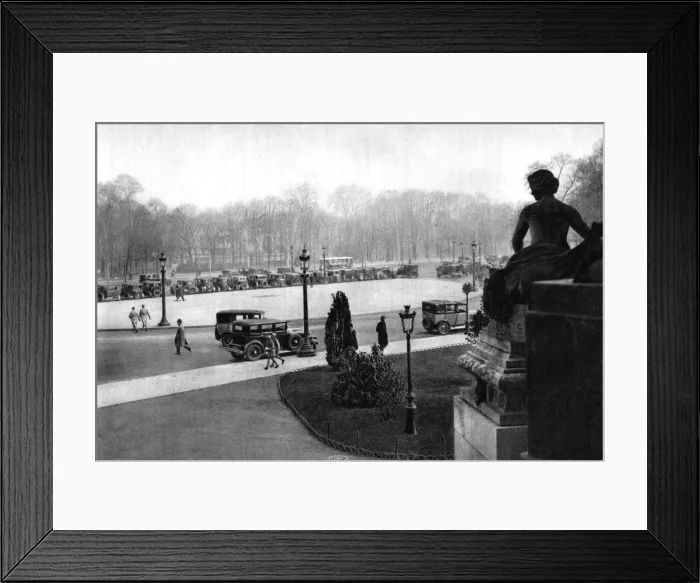 Framed Print : The Rond Point and Georges Clemenceau Place, Paris, 1931. Artist: Ernest Flammarion Framed Print : The Rond Point and Georges Clemenceau Place, Paris, 1931. Artist: Ernest Flammarion