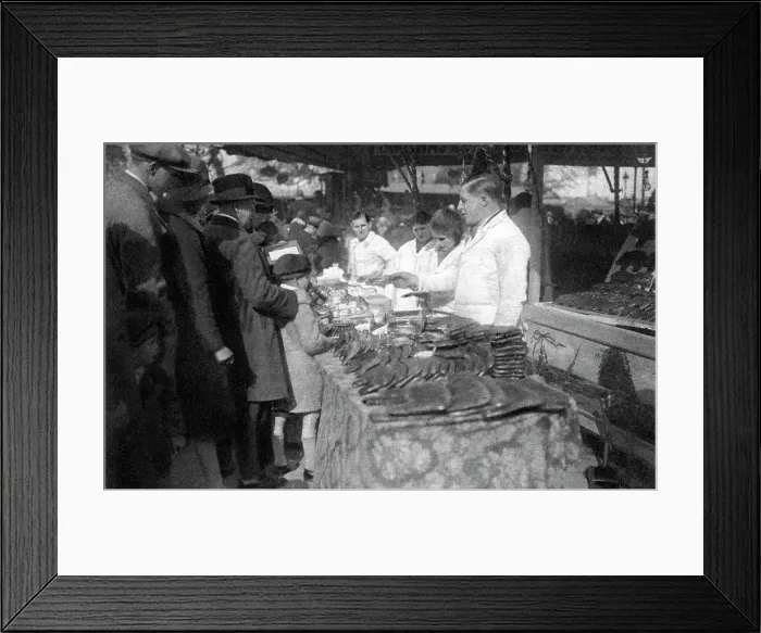 Framed Print : Gingerbread seller, Paris, 1931. Artist: Ernest Flammarion Framed Print : Gingerbread seller, Paris, 1931. Artist: Ernest Flammarion