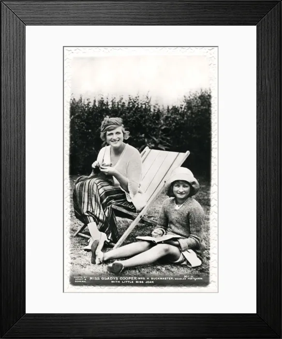 Framed Print : Gladys Cooper (1888-1971), English actress, with her daughter Joan, early 20th century. Artist: Sport & General Framed Print : Gladys Cooper (1888-1971), English actress, with her daughter Joan, early 20th century. Artist: Sport & General
