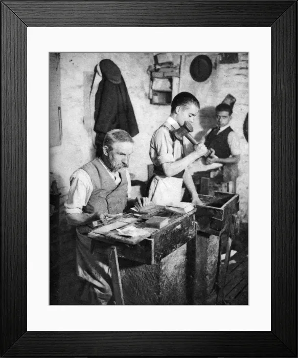 Framed Print : Gold-beating in a London workshop, 1926-1927 Framed Print : Gold-beating in a London workshop, 1926-1927