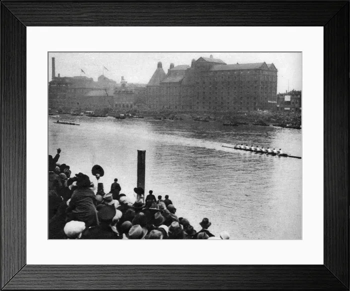 Framed Print : Finish of the Oxford and Cambridge Boat Race, London, 1926-1927 Framed Print : Finish of the Oxford and Cambridge Boat Race, London, 1926-1927
