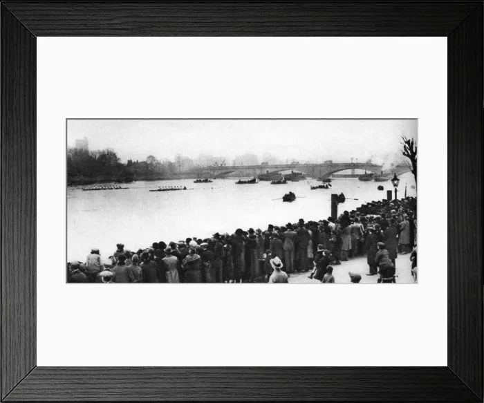 Framed Print : Start of the Oxford and Cambridge Boat Race, London, 1926-1927 Framed Print : Start of the Oxford and Cambridge Boat Race, London, 1926-1927