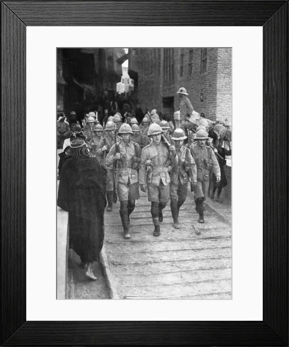 Framed Print : British troops on the way to Baghdad, First World War, 1917, (c1920) Framed Print : British troops on the way to Baghdad, First World War, 1917, (c1920)