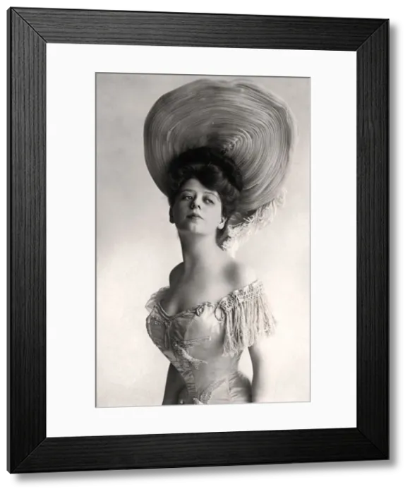 Framed Print : Camille Clifford (1885-1971), Belgian actress, 1905. Artist: Rotary Photo Framed Print : Camille Clifford (1885-1971), Belgian actress, 1905. Artist: Rotary Photo