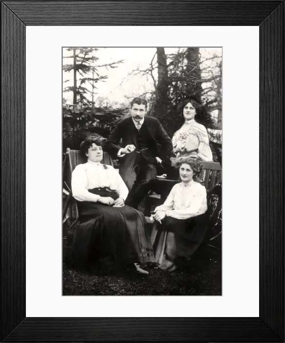 Framed Print : Zena (1887-1975) and Phyllis Dare (1890-1975), English actresses, with their parents, 1906. Artist: Foulsham and Banfield Framed Print : Zena (1887-1975) and Phyllis Dare (1890-1975), English actresses, with their parents, 1906. Artist: Foulsham and Banfield