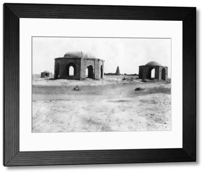 Framed Print : Outside Samarra city, Mesopotamia, 1918 Framed Print : Outside Samarra city, Mesopotamia, 1918