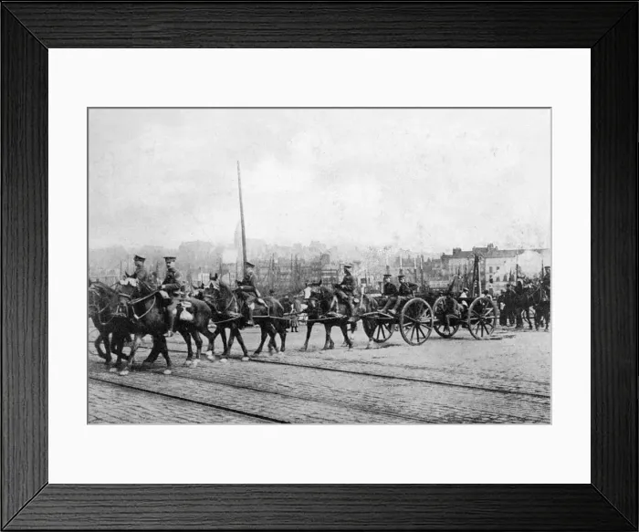 Framed Print : The first units of the British Expeditionary Force in Boulogne, Northern France, 1914 (1920) Framed Print : The first units of the British Expeditionary Force in Boulogne, Northern France, 1914 (1920)