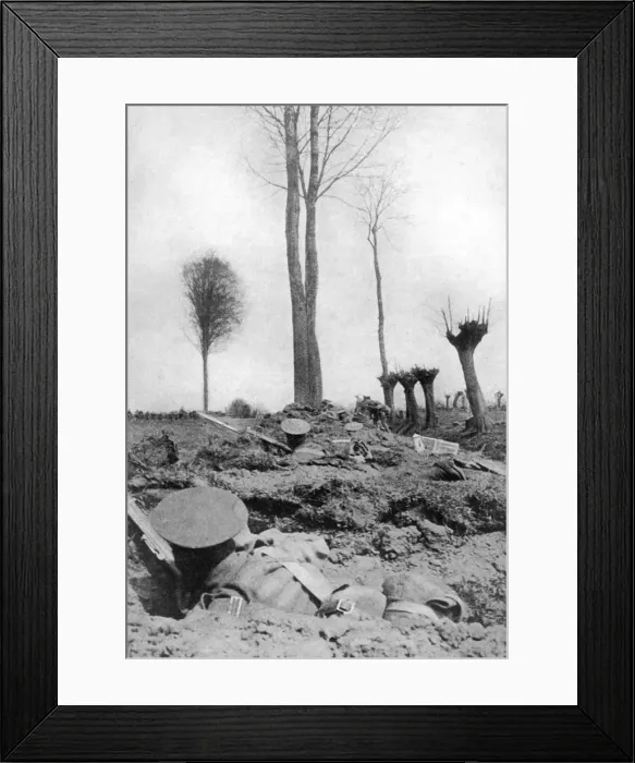 Framed Print : The Kings Liverpool regiment waiting for the Germans, First World War, 1914-1918, (c1920). Artist: Topical Press Agency Framed Print : The Kings Liverpool regiment waiting for the Germans, First World War, 1914-1918, (c1920). Artist: Topical Press Agency