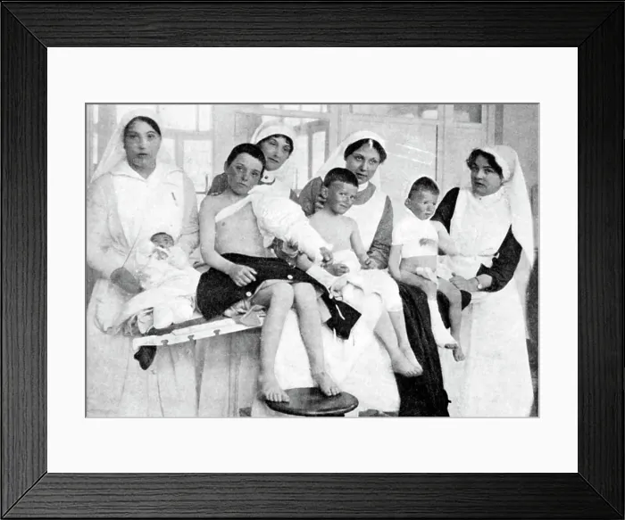 Framed Print : Wounded children from Ypres with nurses at La Panne, Belgium, First World War, 1914-1918, (c1920) Framed Print : Wounded children from Ypres with nurses at La Panne, Belgium, First World War, 1914-1918, (c1920)