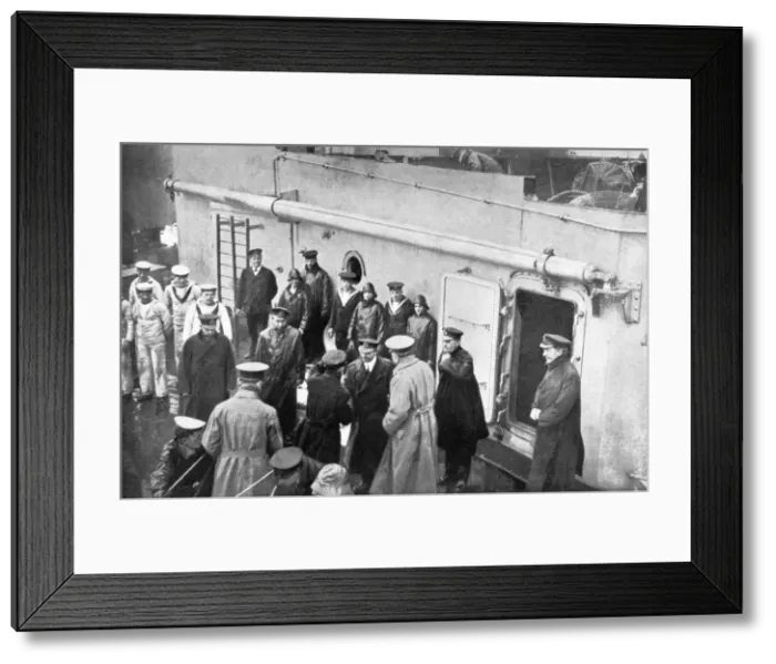Framed Print : Admiral Jellicoes farewell to Lord Kitchener, First World War, 1914-1916, (c1920) Framed Print : Admiral Jellicoes farewell to Lord Kitchener, First World War, 1914-1916, (c1920)