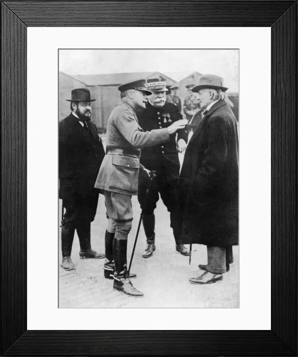Framed Print : Sir Douglas Haig emphasises a point at the front, France, First World War, 1916-1918, (c1920) Framed Print : Sir Douglas Haig emphasises a point at the front, France, First World War, 1916-1918, (c1920)