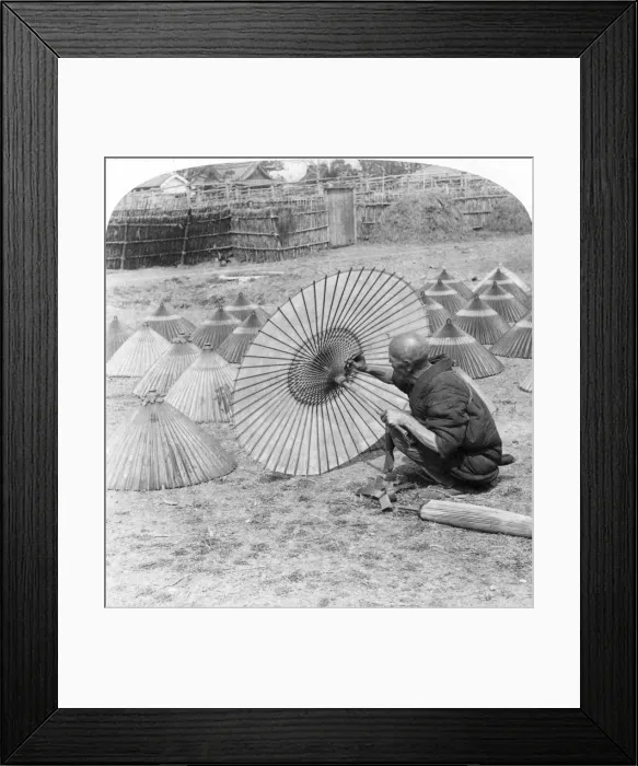Framed Print : A Japanese umbrella maker, Kobe, Japan, 1896. Artist: Underwood & Underwood Framed Print : A Japanese umbrella maker, Kobe, Japan, 1896. Artist: Underwood & Underwood