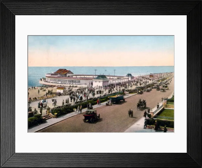 Framed Print : The bandstand and promenade, Worthing, West Sussex, early 20th century Framed Print : The bandstand and promenade, Worthing, West Sussex, early 20th century