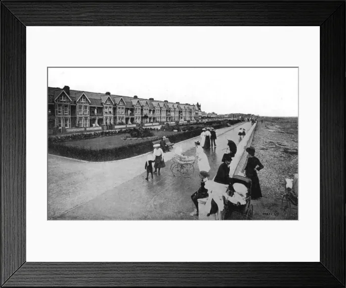 Framed Print : New Parade, East Worthing, West Sussex, early 20th century Framed Print : New Parade, East Worthing, West Sussex, early 20th century