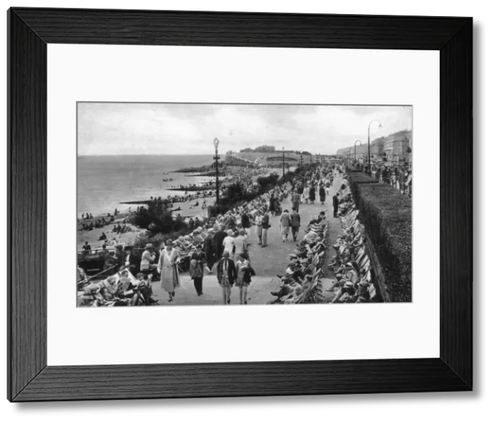 Framed Print : Central Parade and Wish Tower, Eastbourne, East Sussex, early 20th century Framed Print : Central Parade and Wish Tower, Eastbourne, East Sussex, early 20th century