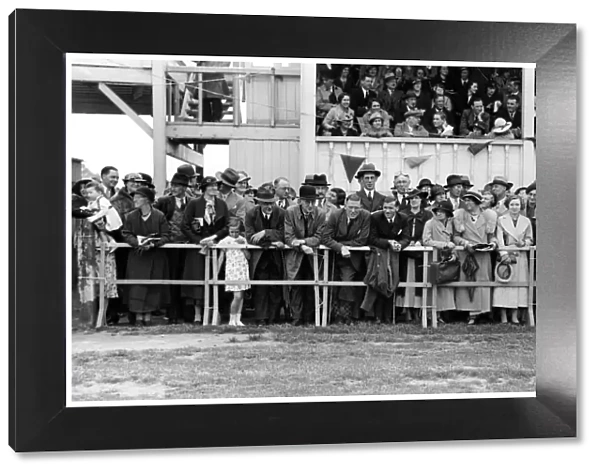 Crowd at the races, c1920-1939(?)