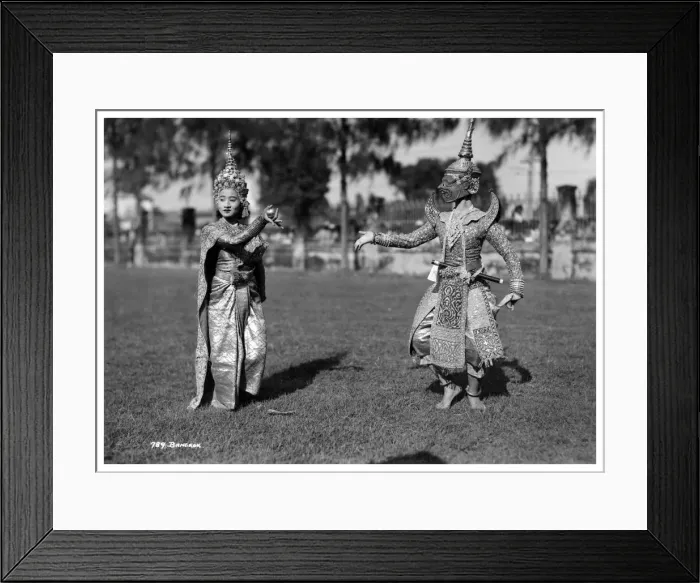 Framed Print : Dancers in traditional dress, Bangkok, Thailand, early 20th century(?) Framed Print : Dancers in traditional dress, Bangkok, Thailand, early 20th century(?)