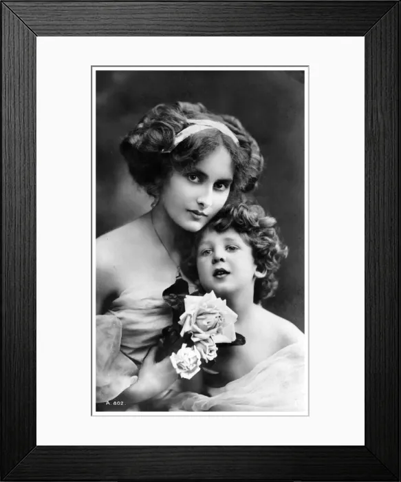 Framed Print : Woman and child, c1900-1919(?) Framed Print : Woman and child, c1900-1919(?)