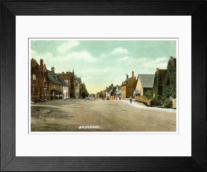 Framed Print : Broadway, Gloucestershire, early 20th century(?) Framed Print : Broadway, Gloucestershire, early 20th century(?)
