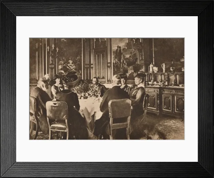 Framed Print : Food shortages during the First World War, 1914-1918 (1935) Framed Print : Food shortages during the First World War, 1914-1918 (1935)