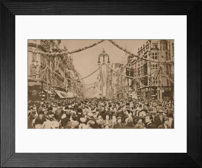 Framed Print : Celebrations for the Silver Jubilee of King George V, London, 1935 Framed Print : Celebrations for the Silver Jubilee of King George V, London, 1935