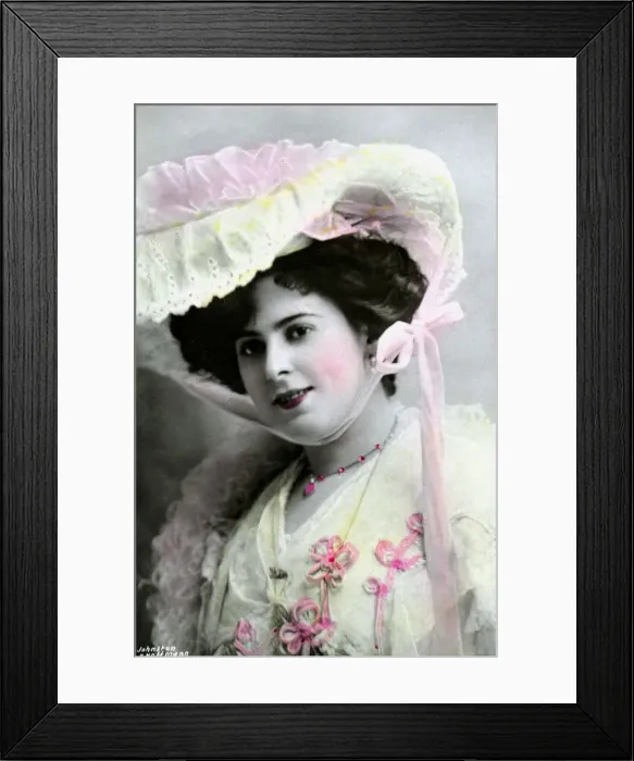 Framed Print : Gaynor Rowlands (1883-1906), English actress, early 20th century. Artist: Johnston & Hoffman Framed Print : Gaynor Rowlands (1883-1906), English actress, early 20th century. Artist: Johnston & Hoffman