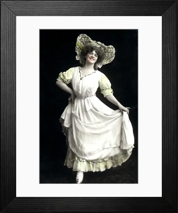 Framed Print : Marie Studholme (1875-1930), English actress, early 20th century. Artist: Foulsham and Banfield Framed Print : Marie Studholme (1875-1930), English actress, early 20th century. Artist: Foulsham and Banfield