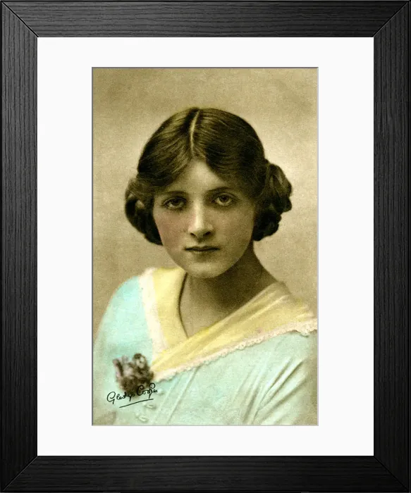 Framed Print : Gladys Cooper (1888-1971), English actress, early 20th century. Artist: Dover Street Studios Framed Print : Gladys Cooper (1888-1971), English actress, early 20th century. Artist: Dover Street Studios