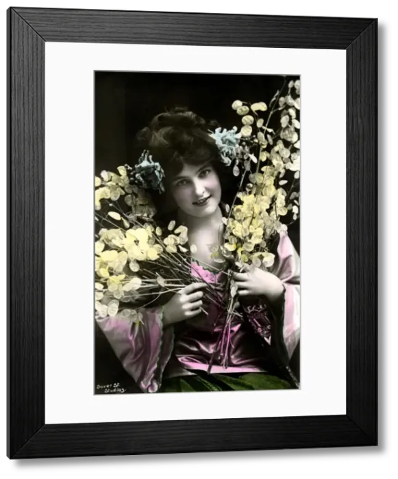 Framed Print : Madge Lessing (1866-1932), German actress, early 20th century. Artist: Dover Street Studios Framed Print : Madge Lessing (1866-1932), German actress, early 20th century. Artist: Dover Street Studios