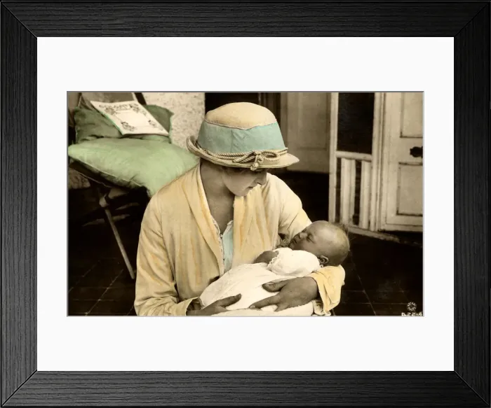 Framed Print : Gladys Cooper (1888-1971), English actress, early 20th century. Artist: Rotary Photo Framed Print : Gladys Cooper (1888-1971), English actress, early 20th century. Artist: Rotary Photo