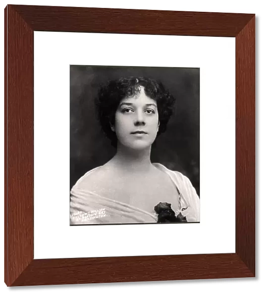 Clara Ellen Butt (1872-1936), English contralto, early 20th century. Artist: Fellows Willson