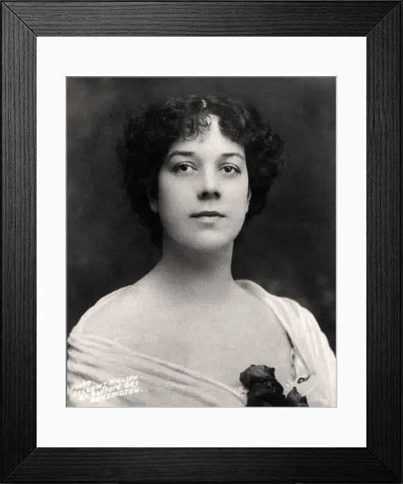 Framed Print : Clara Ellen Butt (1872-1936), English contralto, early 20th century. Artist: Fellows Willson Framed Print : Clara Ellen Butt (1872-1936), English contralto, early 20th century. Artist: Fellows Willson