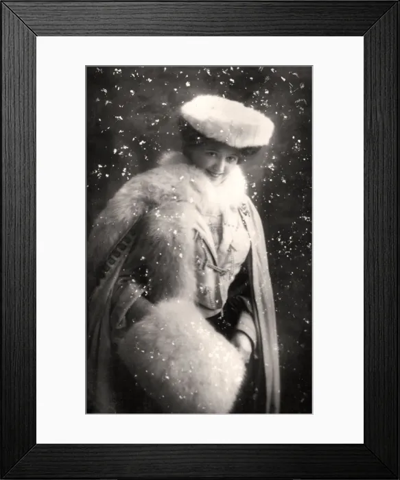 Framed Print : Denise Orme (1885-1960), music hall singer, early 20th century. Artist: Bassano Studio Framed Print : Denise Orme (1885-1960), music hall singer, early 20th century. Artist: Bassano Studio
