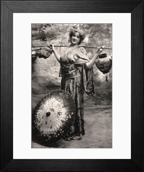 Framed Print : Denise Orme (1885-1960), English singer, early 20th century. Artist: Bassano Studio Framed Print : Denise Orme (1885-1960), English singer, early 20th century. Artist: Bassano Studio
