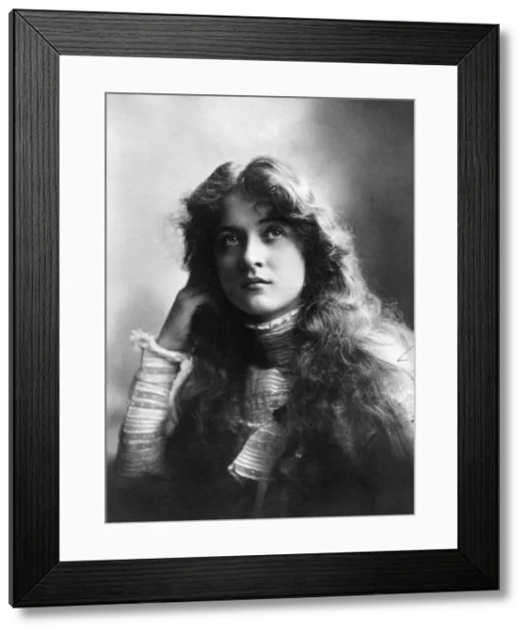 Framed Print : Maude Fealy (1881-1971), American actress, 1902 Framed Print : Maude Fealy (1881-1971), American actress, 1902