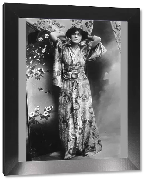 Hilda Hammerton, actress, early 20th century. Artist: Bassano Studio