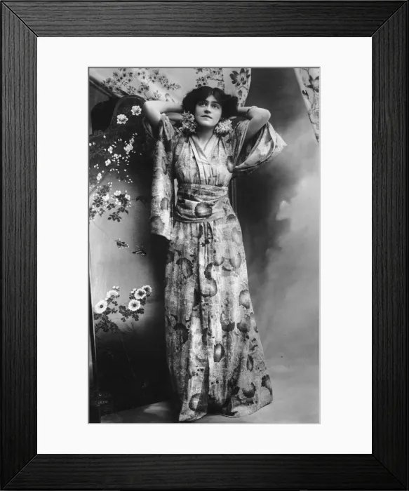 Framed Print : Hilda Hammerton, actress, early 20th century. Artist: Bassano Studio Framed Print : Hilda Hammerton, actress, early 20th century. Artist: Bassano Studio