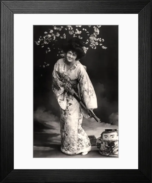 Framed Print : Marie Studholme (1875-1930), English actress, 20th century. Artist: Foulsham and Banfield Framed Print : Marie Studholme (1875-1930), English actress, 20th century. Artist: Foulsham and Banfield