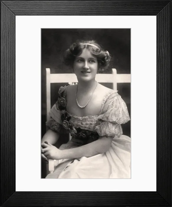 Framed Print : Nina Sevening, British actress, early 20th century. Artist: Dover Street Studios Framed Print : Nina Sevening, British actress, early 20th century. Artist: Dover Street Studios