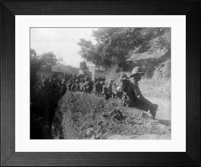 Framed Print : British soldiers resting on a route march, between kalsi and Chakrata, India, 1917 Framed Print : British soldiers resting on a route march, between kalsi and Chakrata, India, 1917
