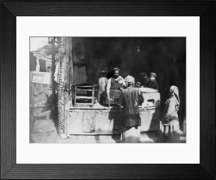 Framed Print : Arab cook, Aleppo road, Baghdad, Iraq, 1917-1919 Framed Print : Arab cook, Aleppo road, Baghdad, Iraq, 1917-1919