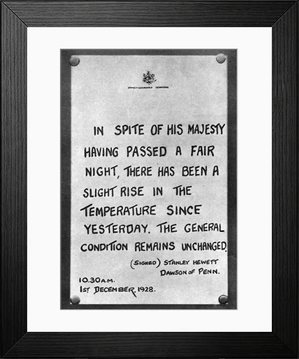 Framed Print : Bulletin of the Kings medical progress fixed to the palace railings, 1928, (1935) Framed Print : Bulletin of the Kings medical progress fixed to the palace railings, 1928, (1935)